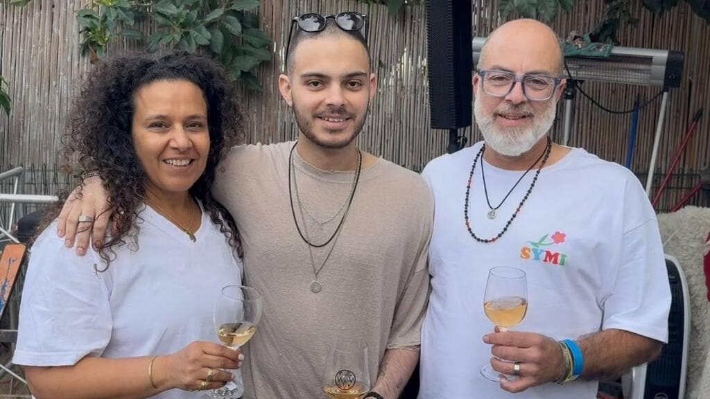 Former hostage Omer Wenkert with his parents