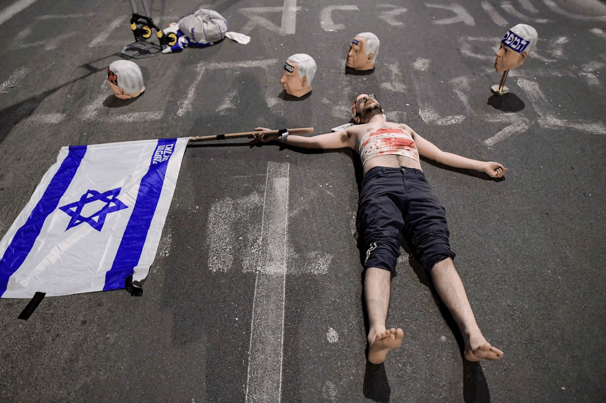 Severed-heads demonstation in Tel Aviv