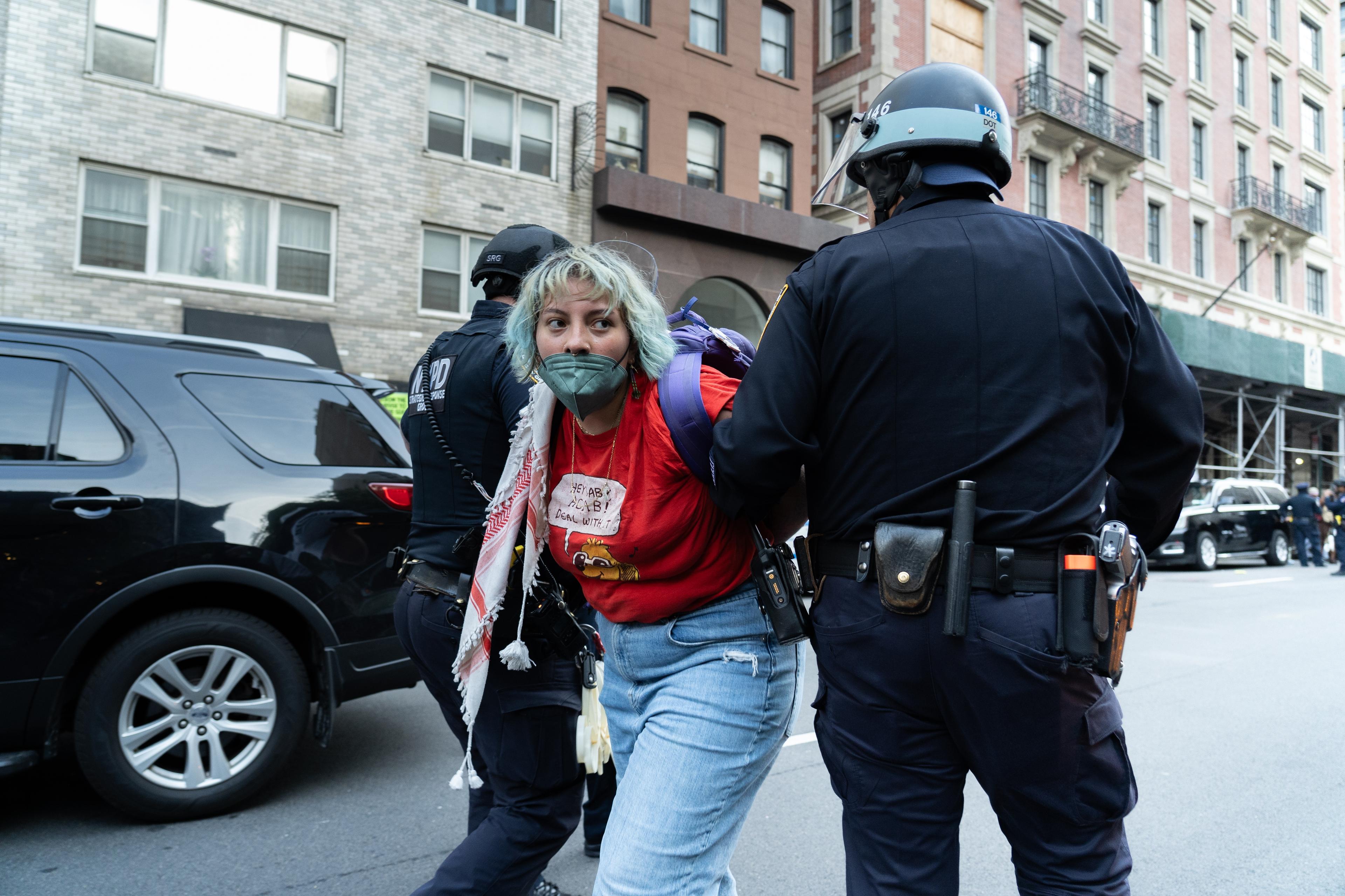 Police arresting Pro-Palestinian protesters