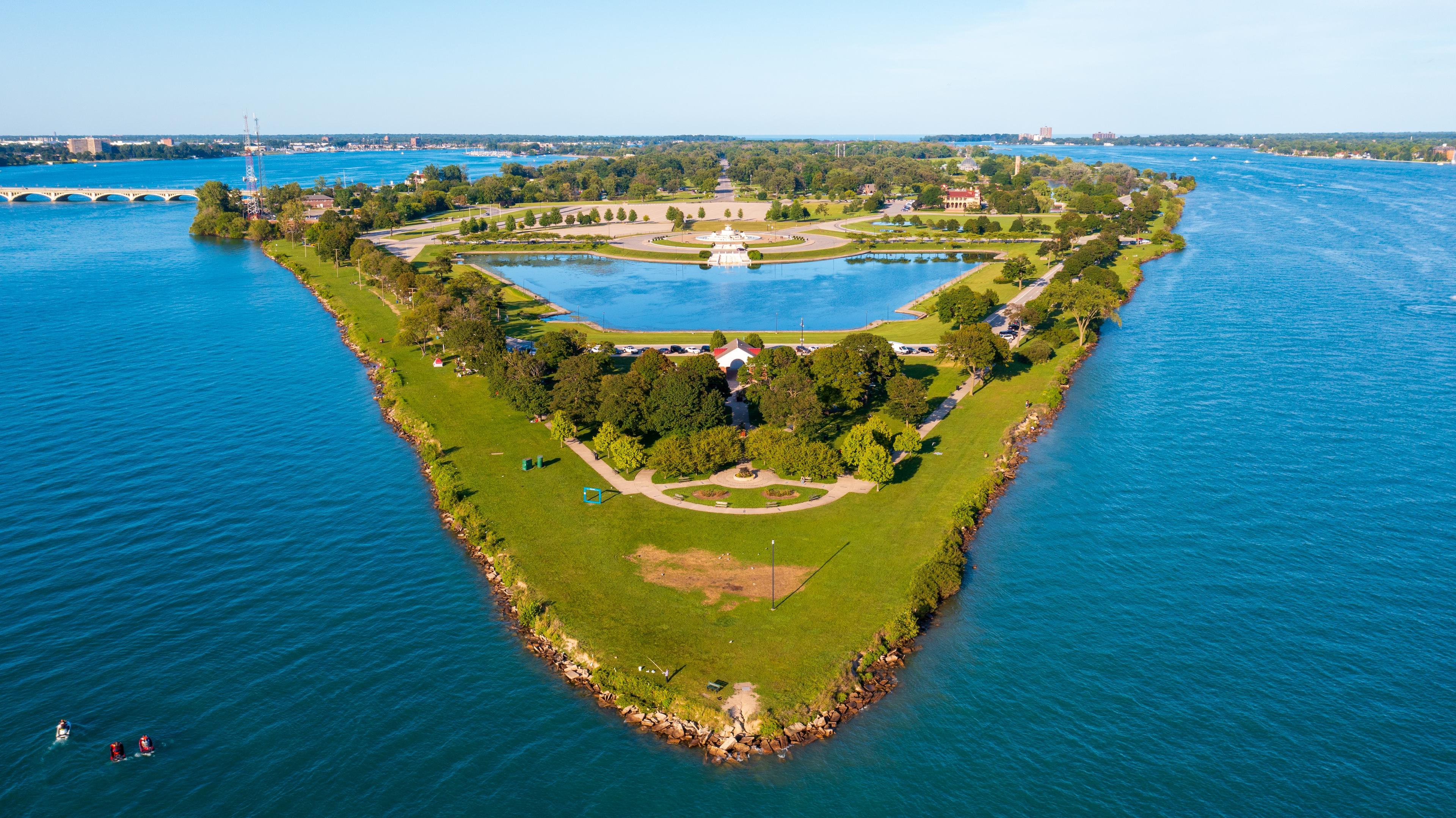 Aerial view of Belle Isle Park in the Detroit River 