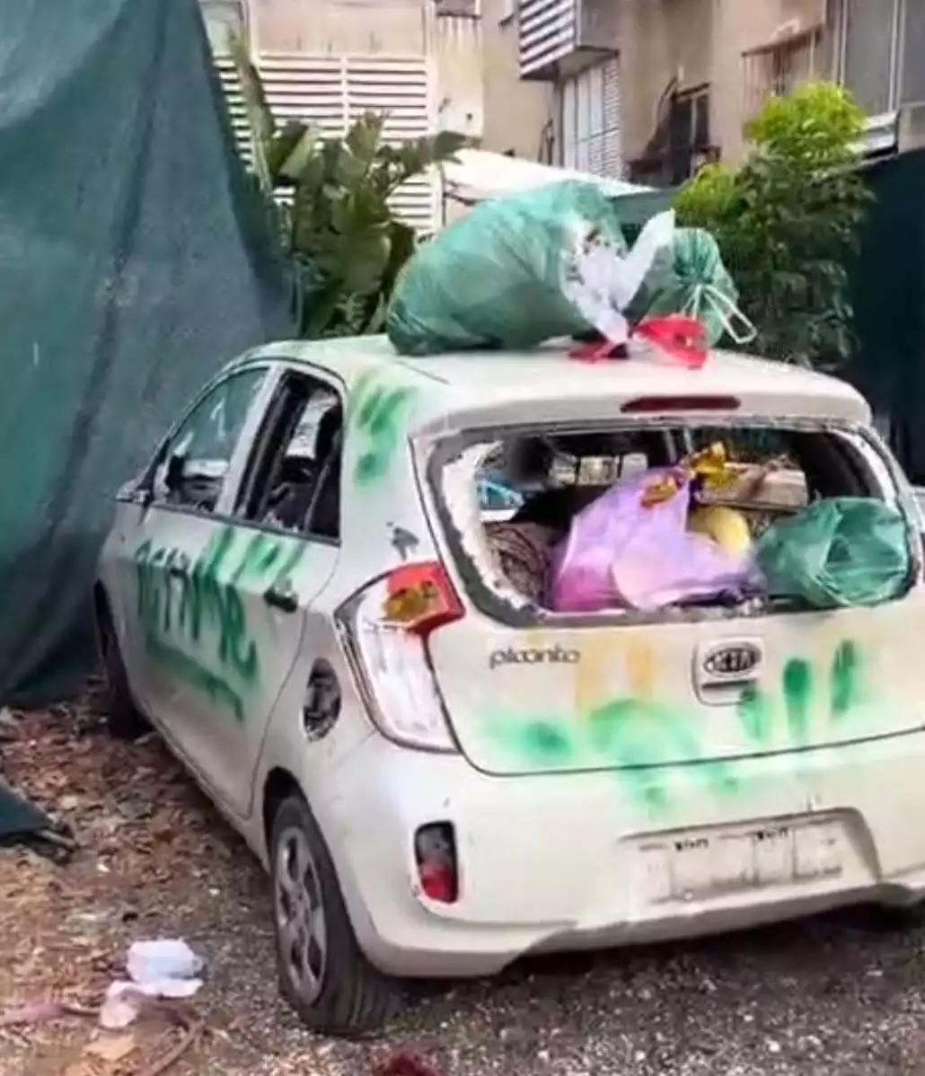 The car of the suspects in the attack, well deserved The car of the suspects in the attack, well deserved