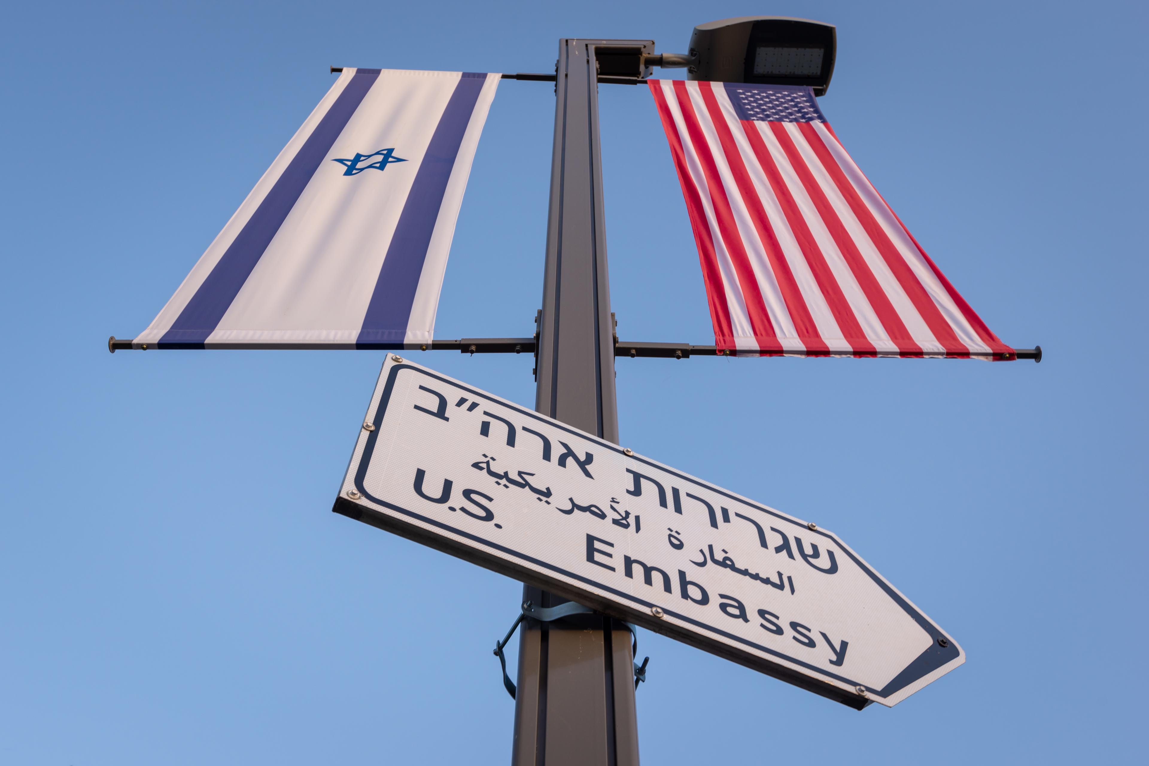 Entrance Sign leading to the United States Embassy 