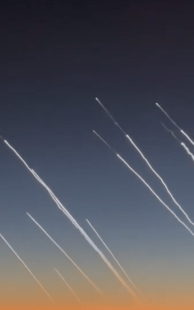 Iranian ballistic missiles seen from passenger plane Iranian ballistic missiles seen from passenger plane