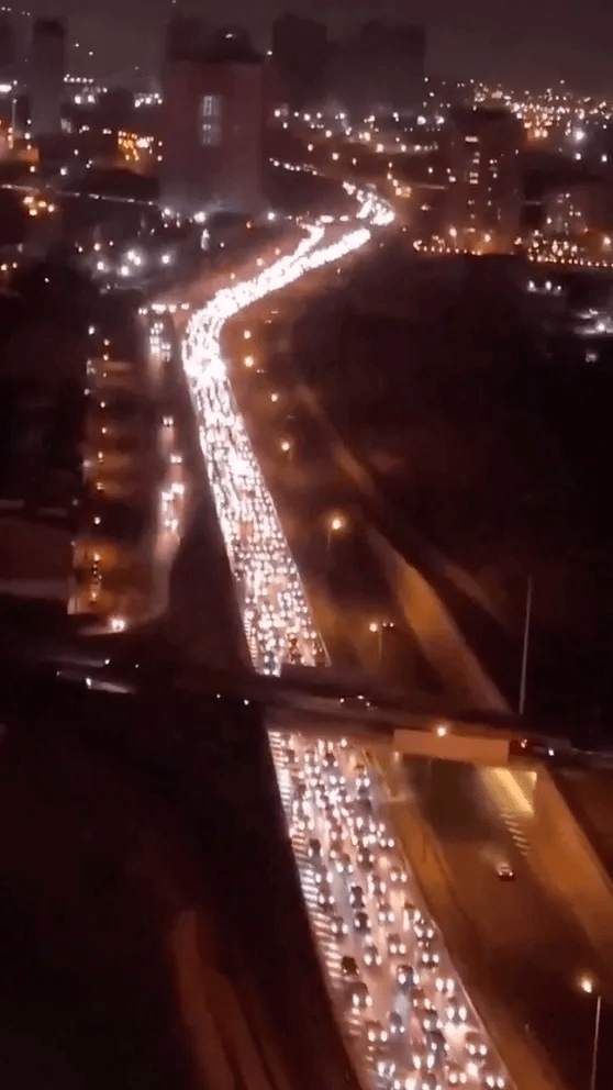 Residents of Teheran fleeing