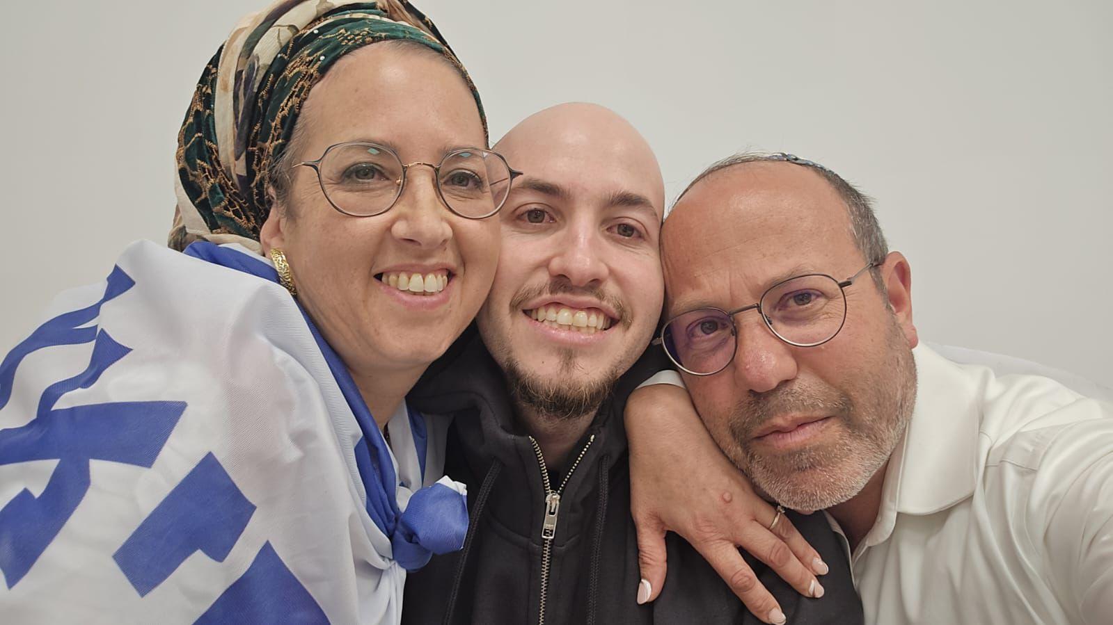 Eitan Mor is reunited with his parents