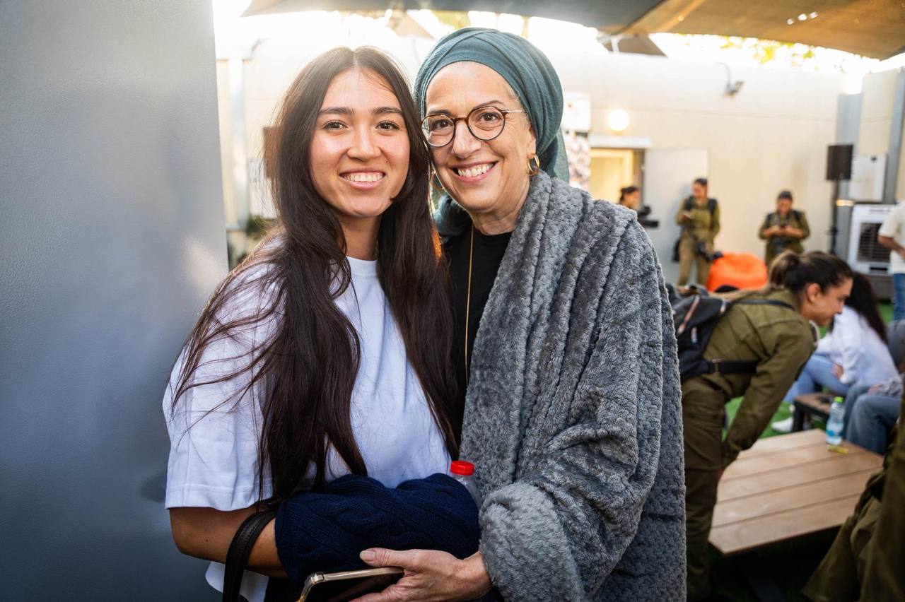 Ditza Or, Noa Argamani wait for Avinatan Or