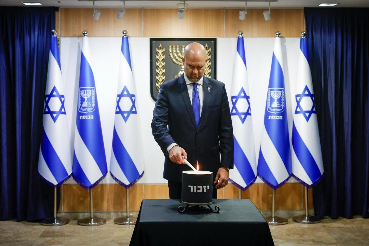 Knesset Speaker Amir Ohana led the early tributes, lighting a memorial lamp at the entrance