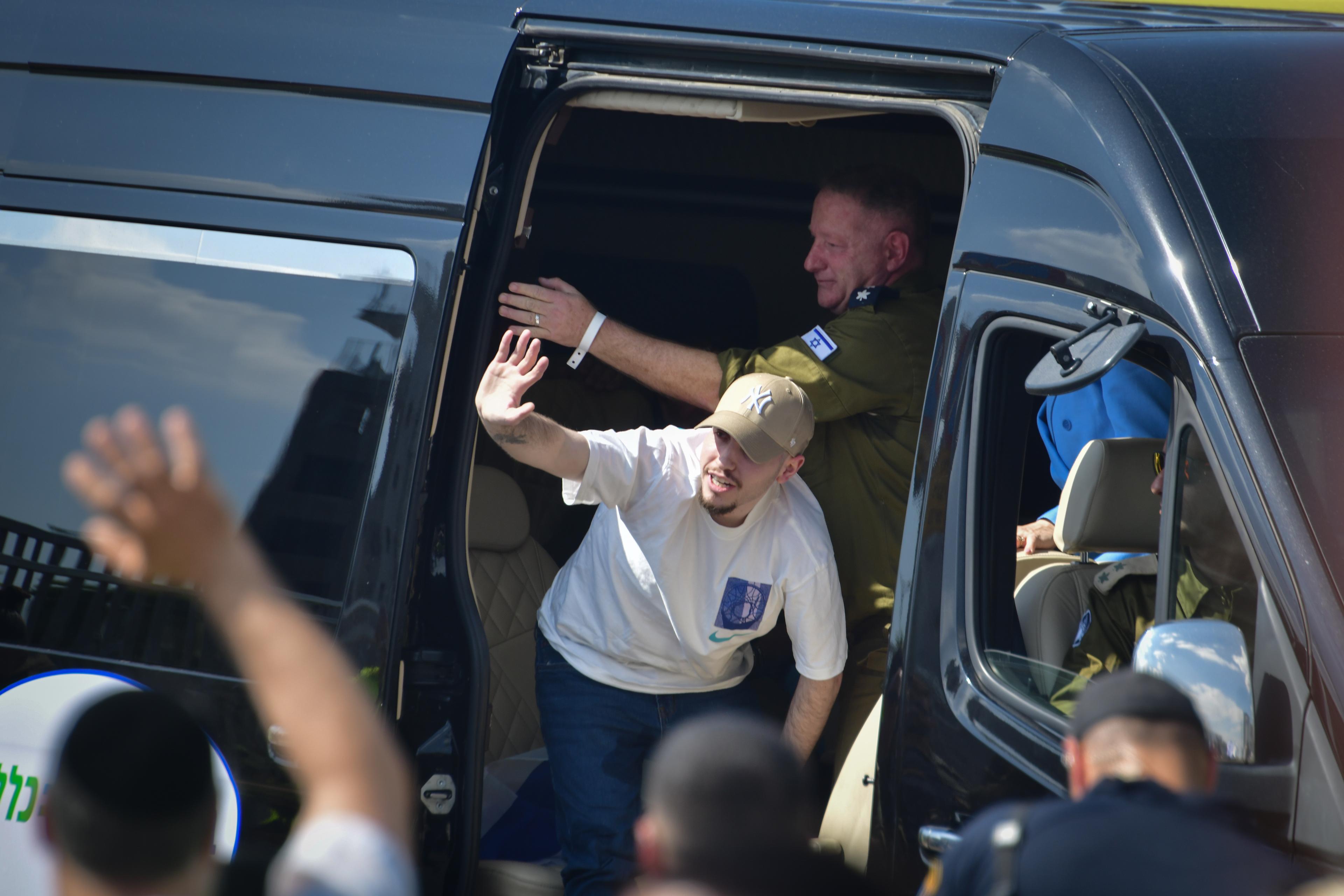 Released hostage Eitan Mor arrives to Beilinson hospital, October 13, 2025. 