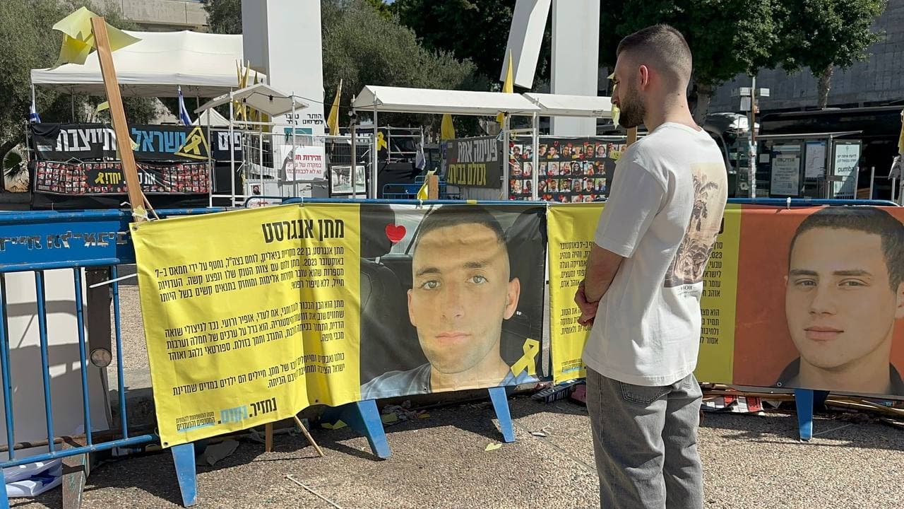 Matan Angrest visits Hostages Square