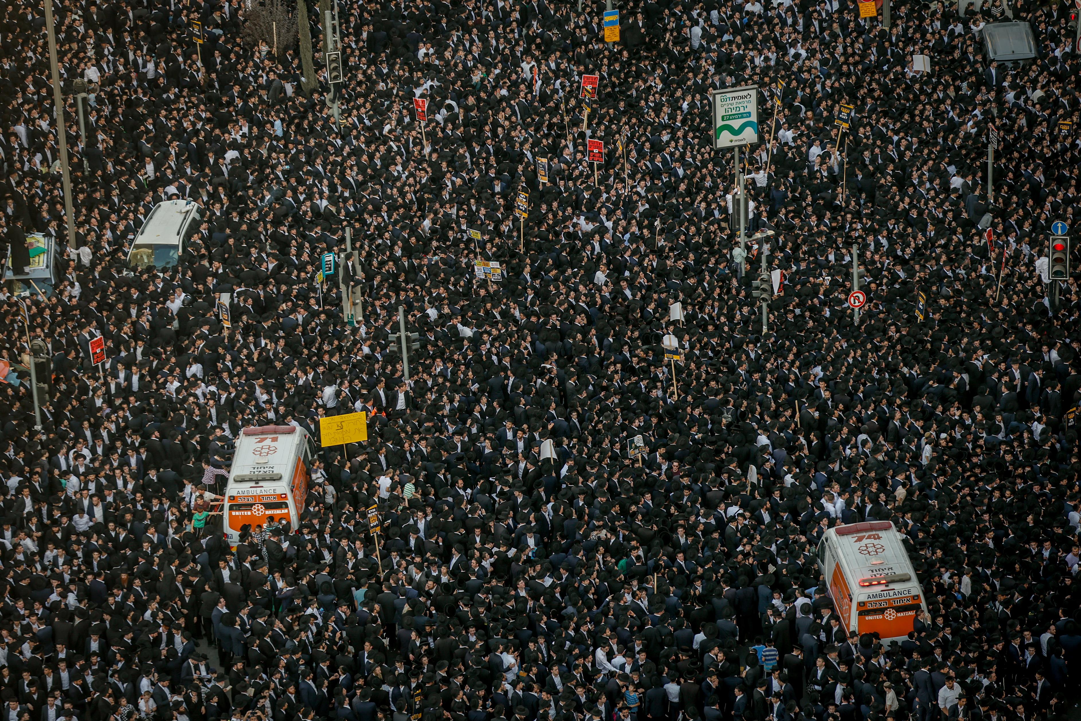 In Color: Thousands of Haredim Mass in Jerusalem For the Anti-Draft Rally