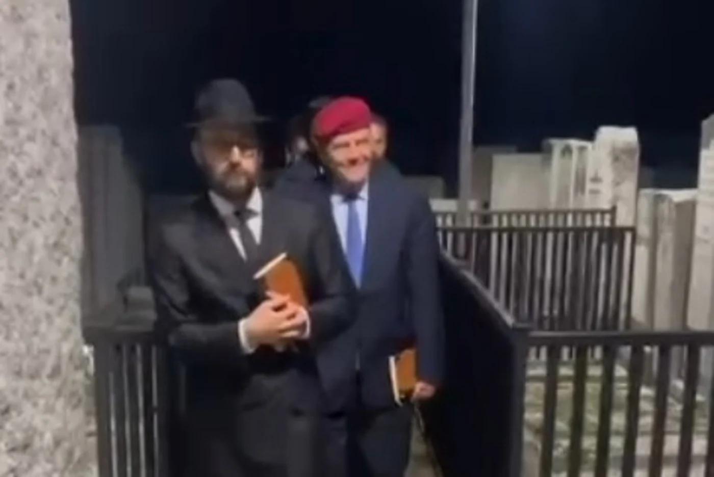 Obama Backs Mamdani as Sliwa Visits the Rebbe's Ohel 
