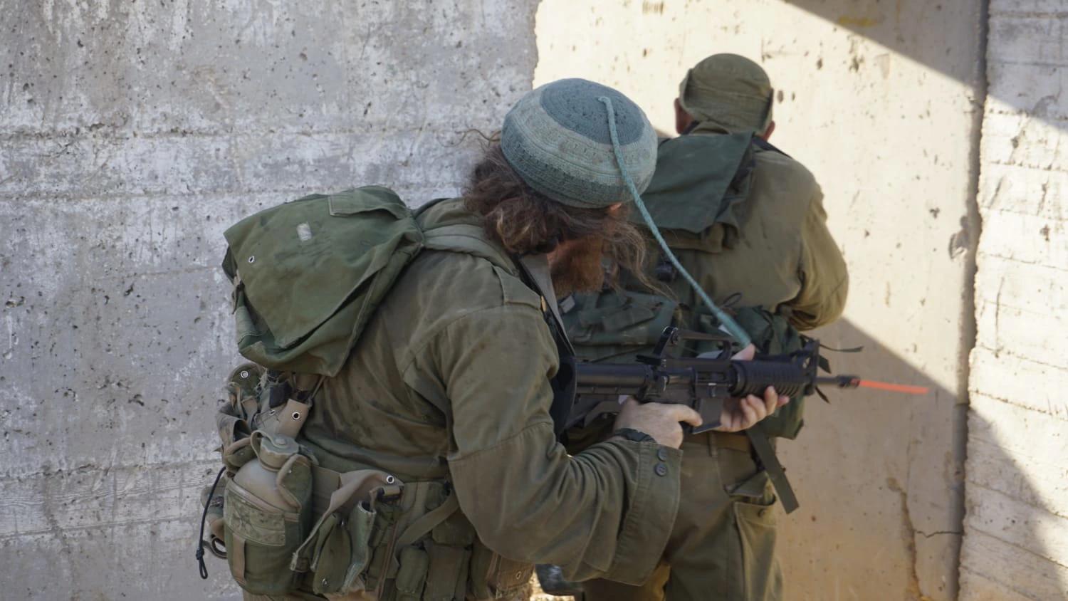 Soldiers taking part in the Halacha L'Maaseh training learn how to defend their communities