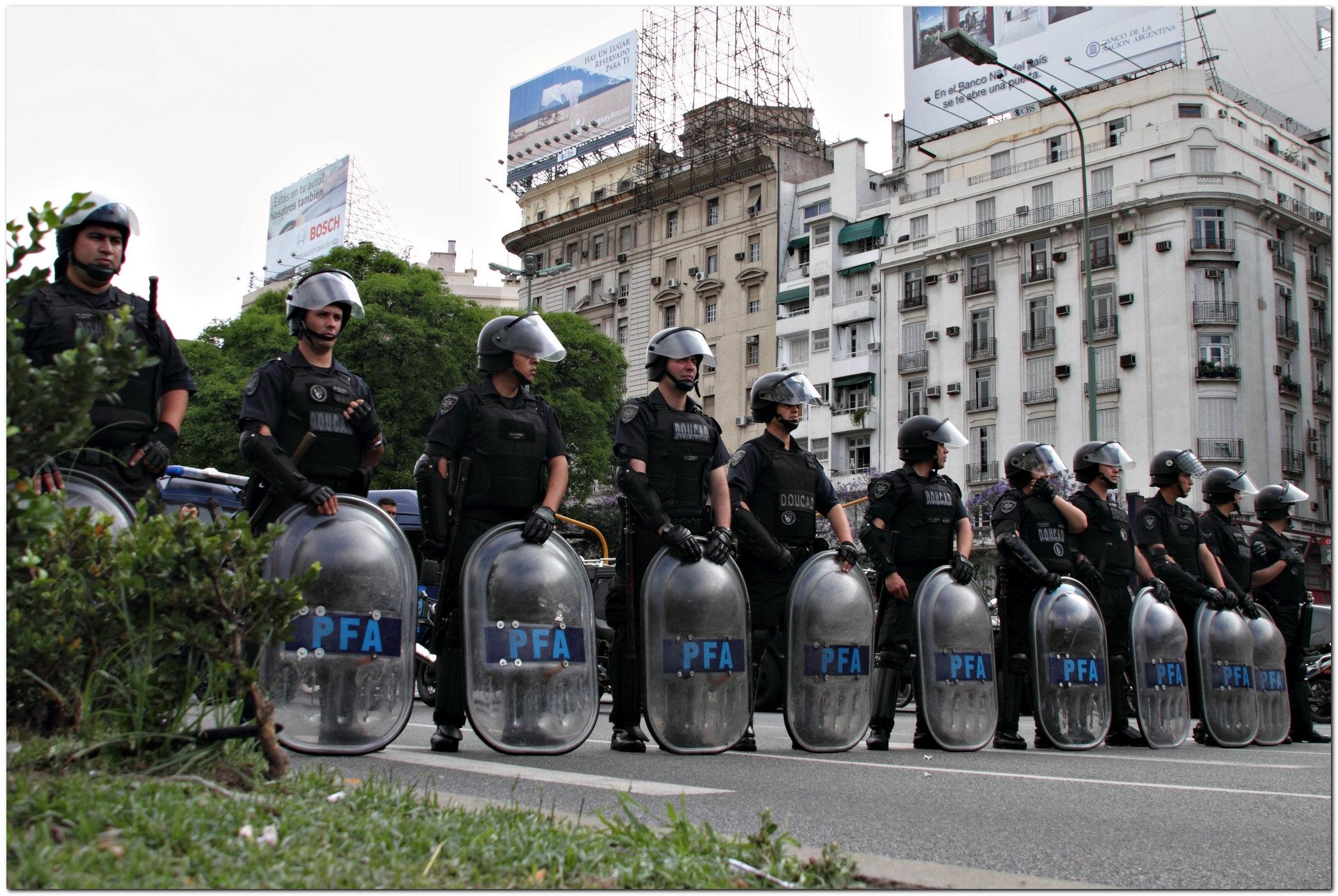 Globalization opponents and workers organizations join the demonstration led by employees of KRAFT against large scale dismissals in the plaza de la republica, Center of Buenos Aires, Argentina. Nov 18 2009.