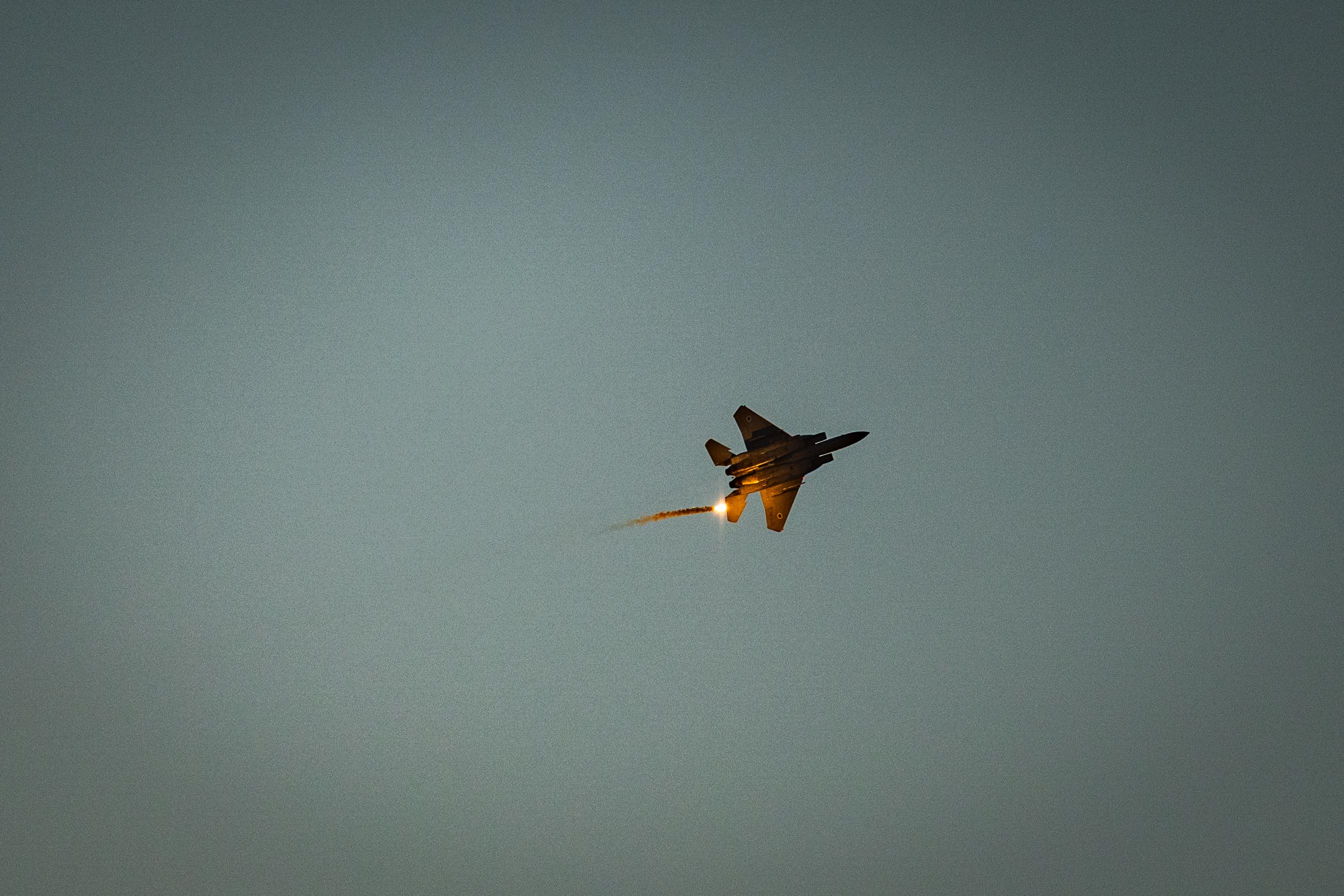 An Israeli Air Force fighter jet firing flares as it flies over the Gaza Strip, as it seen from the Israeli side of the border, July 20, 2025.