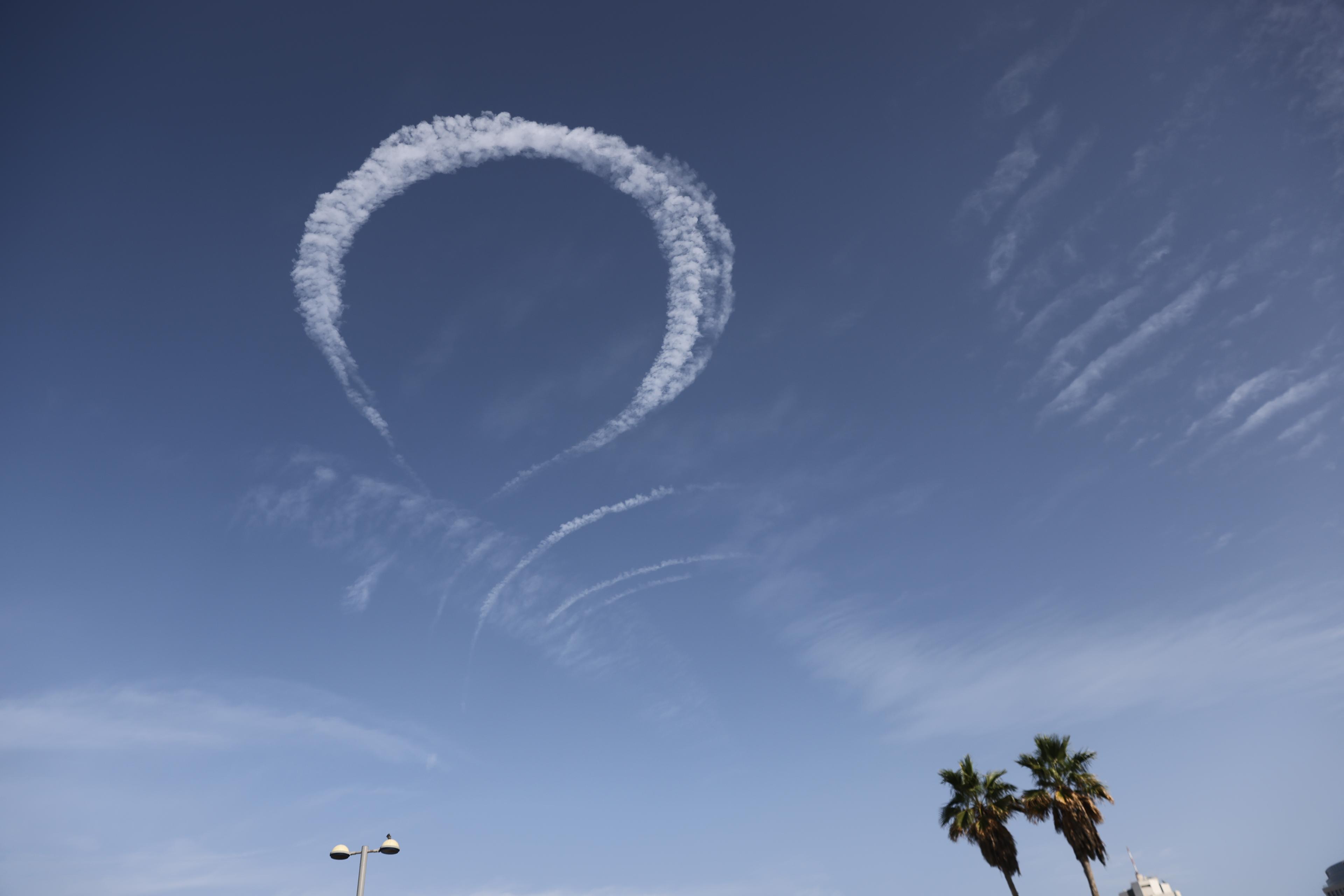 A symbol for the release of the remaining hostage held in Gaza, seen over the skies in Tel Aviv. December 08, 2025.