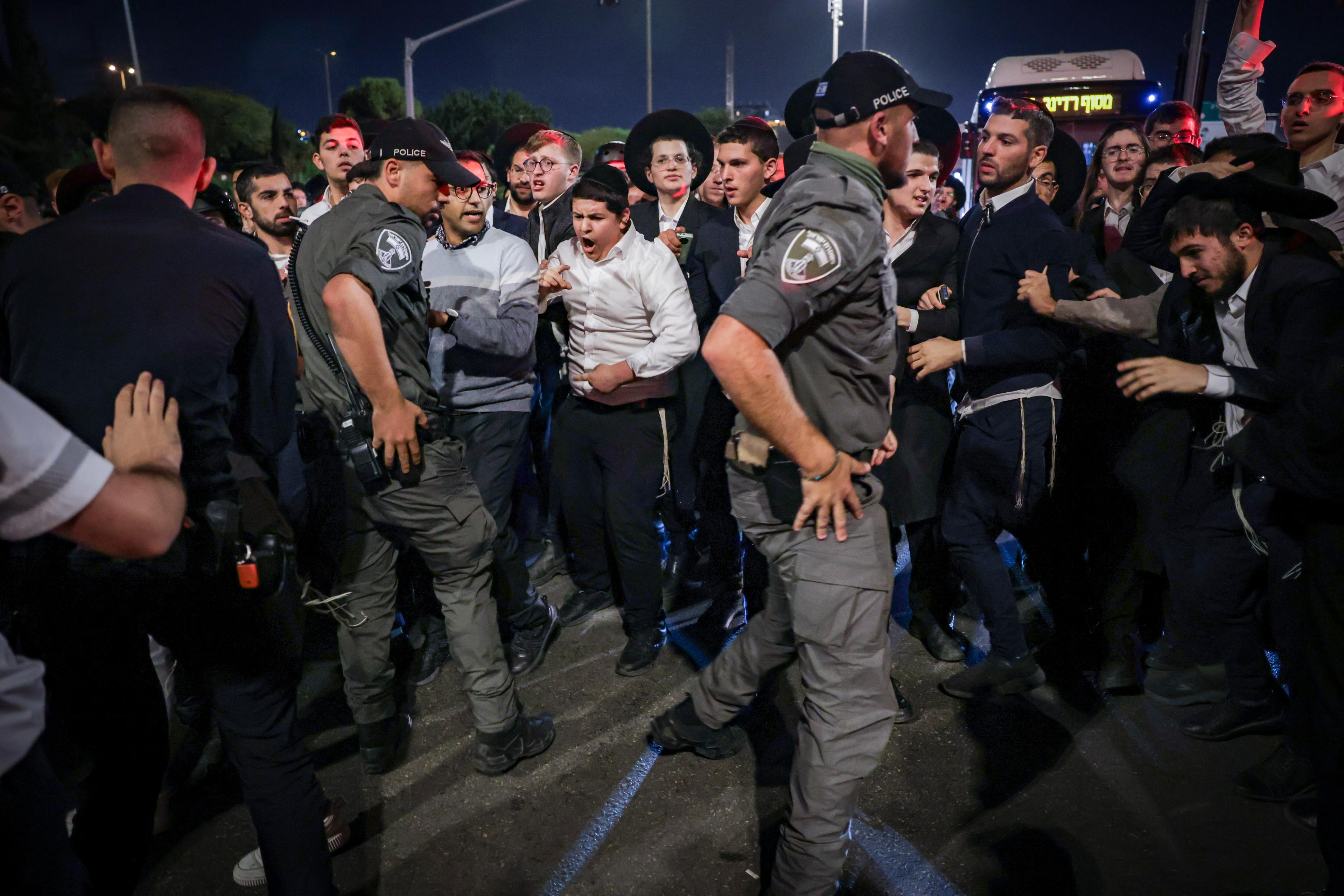 Haredim protesting the arrest of a yeshiva student