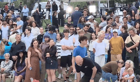 Australians Unite in Mourning and Solidarity After Bondi Beach Massacre | WATCH