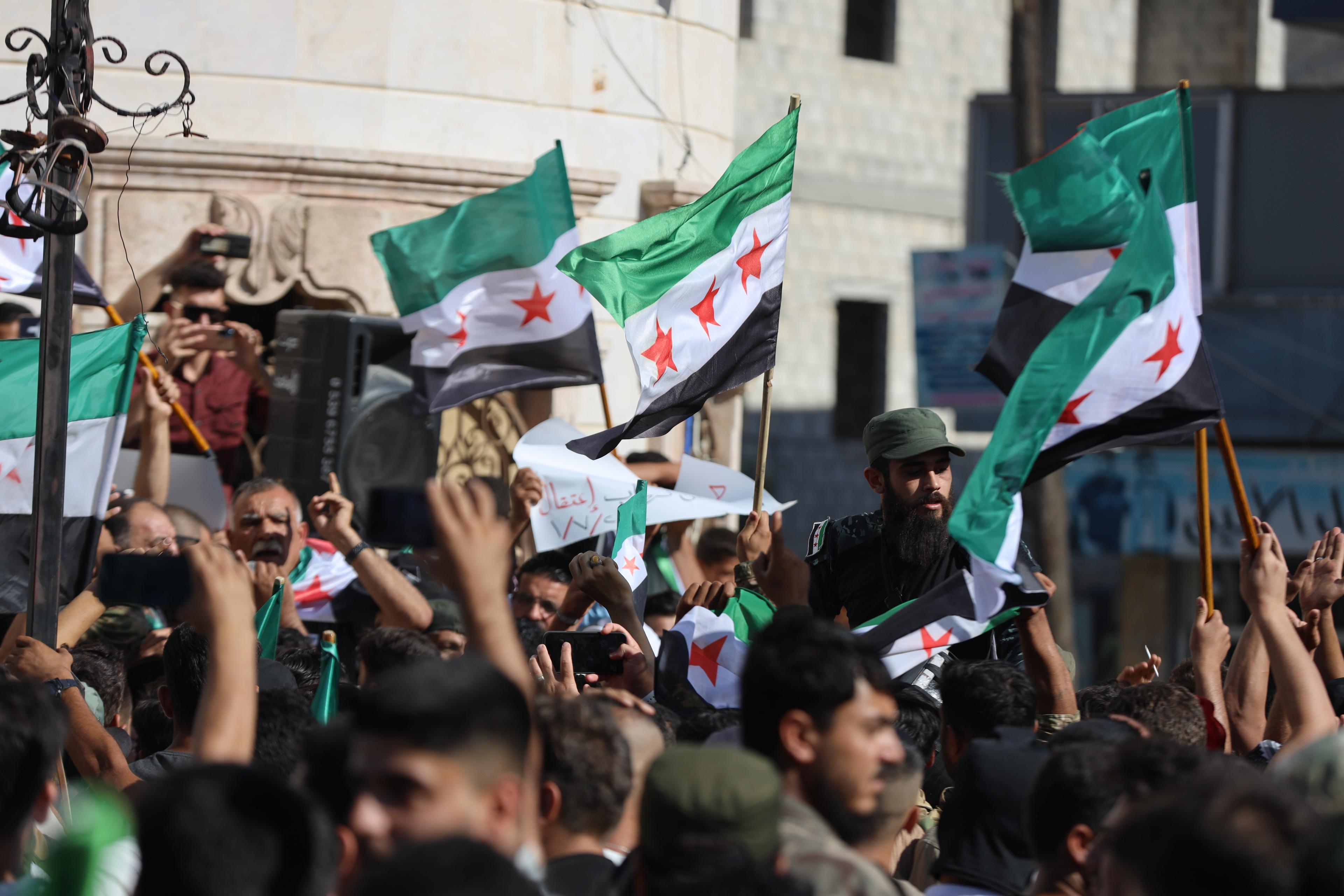 Syrians demonstrating